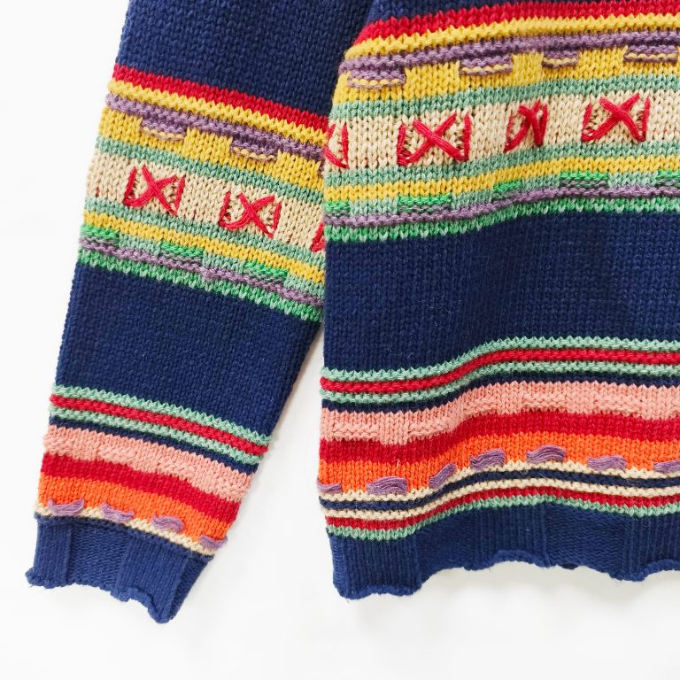 Modificación personalizada de punto, fábrica de producción de cardigans, donde se fabrican los suéteres