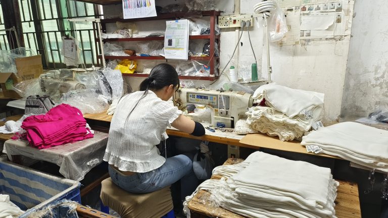 開襟衫個性化，盧迪亞納女式開襟衫製造商，針織毛衣設計製造商