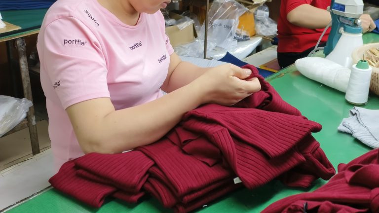 Strickjackenfabrik, Pullover, maßgeschneiderte Kleidung