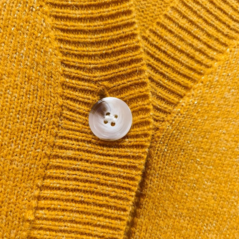 סוודר פרחוני במפעל באנגלית, סוודר מותאם אישית, לוגו סרוג